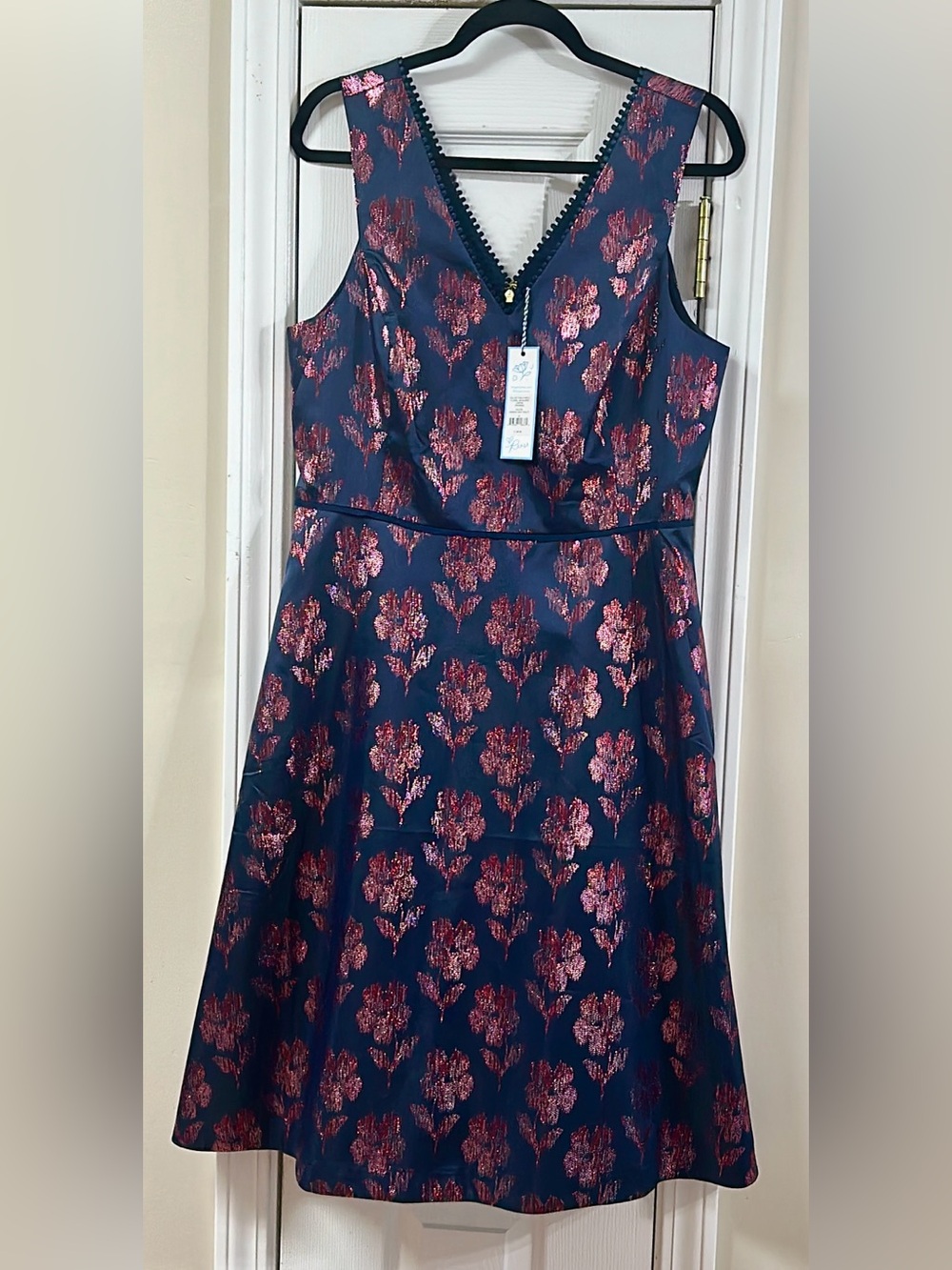 Draper James NWT JACQUARD Dress Navy with Metallic Pink Floral. Pit-pit20 (mix51 - Picture 3 of 13